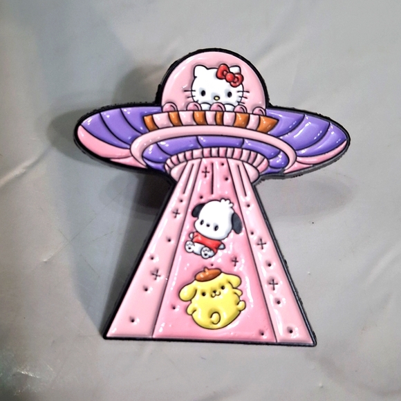 Hello Kitty Accessories - Hello Kitty UFO Pin